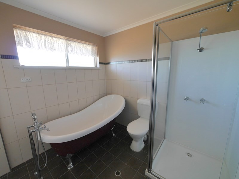 10 Kanangra Street, Cowra NSW 2794