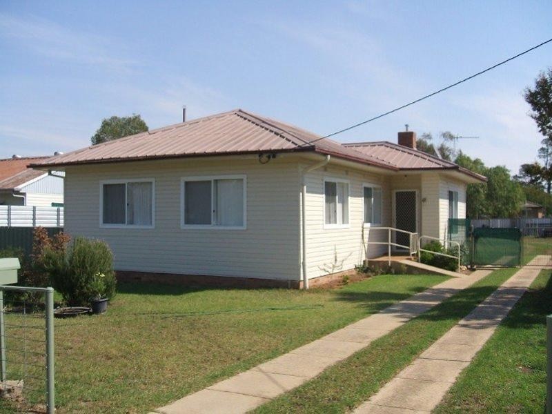 14 Thomas Street, Cowra NSW 2794