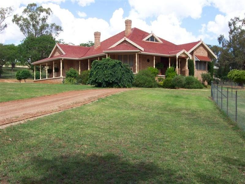 99 Military Parade, Cowra NSW 2794