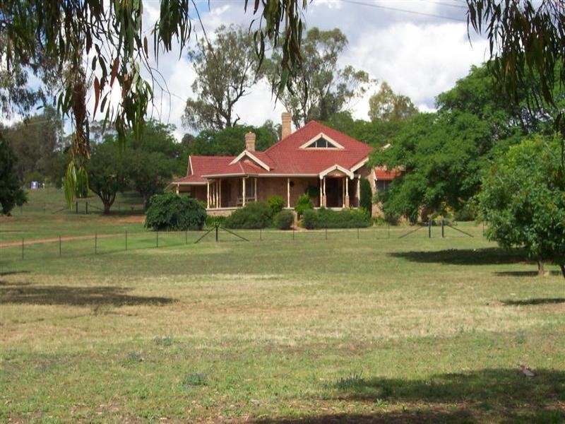 99 Military Parade, Cowra NSW 2794