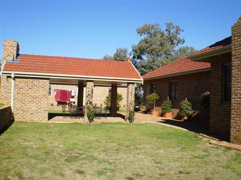 99 Military Parade, Cowra NSW 2794