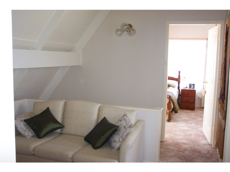 8 Walker Street, Cowra NSW 2794