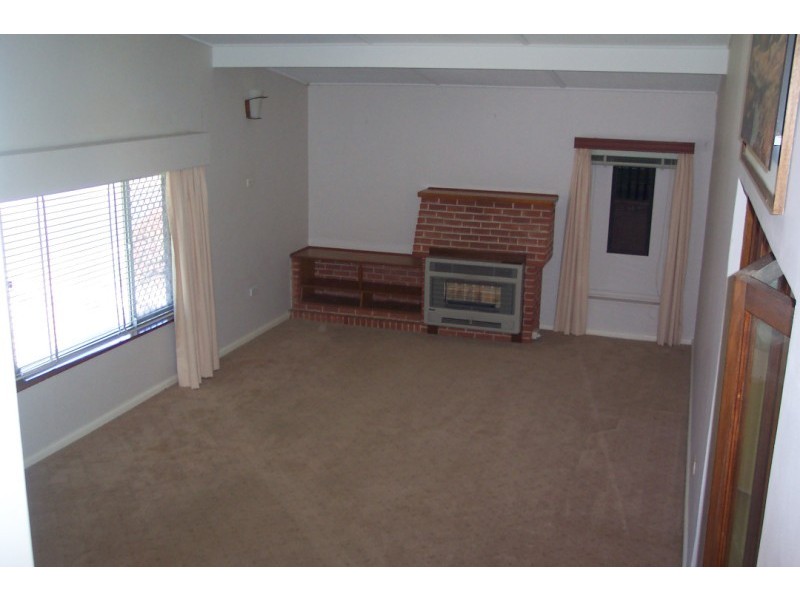 4 Brisbane Avenue, Cowra NSW 2794