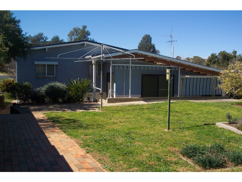 4 Brisbane Avenue, Cowra NSW 2794