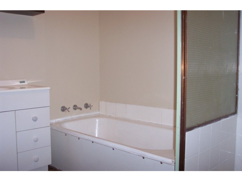 11 Newcombe Street, Cowra NSW 2794