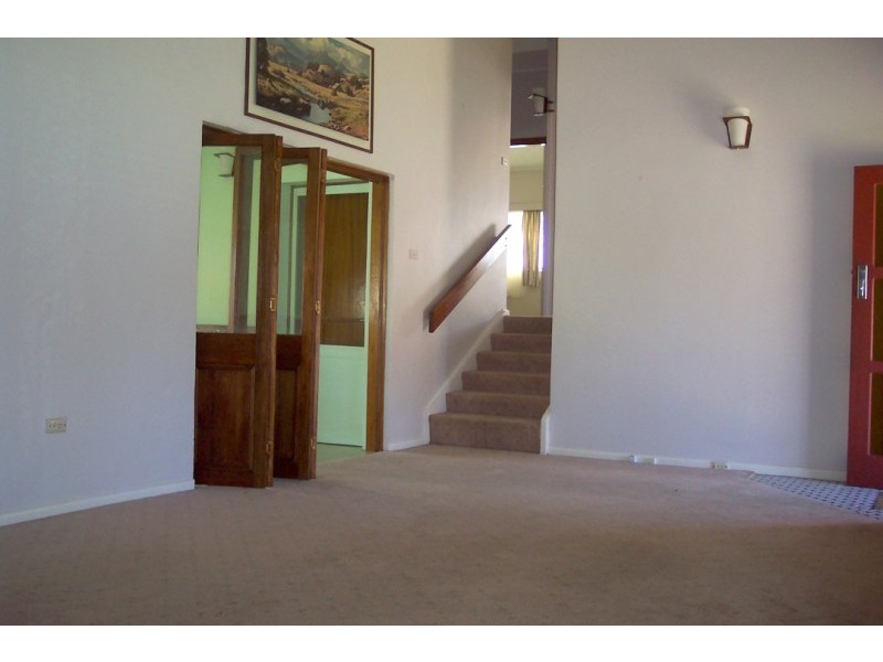 4 Brisbane Avenue, Cowra NSW 2794