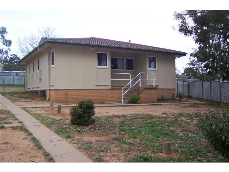 1 Weeroona Place, Cowra NSW 2794