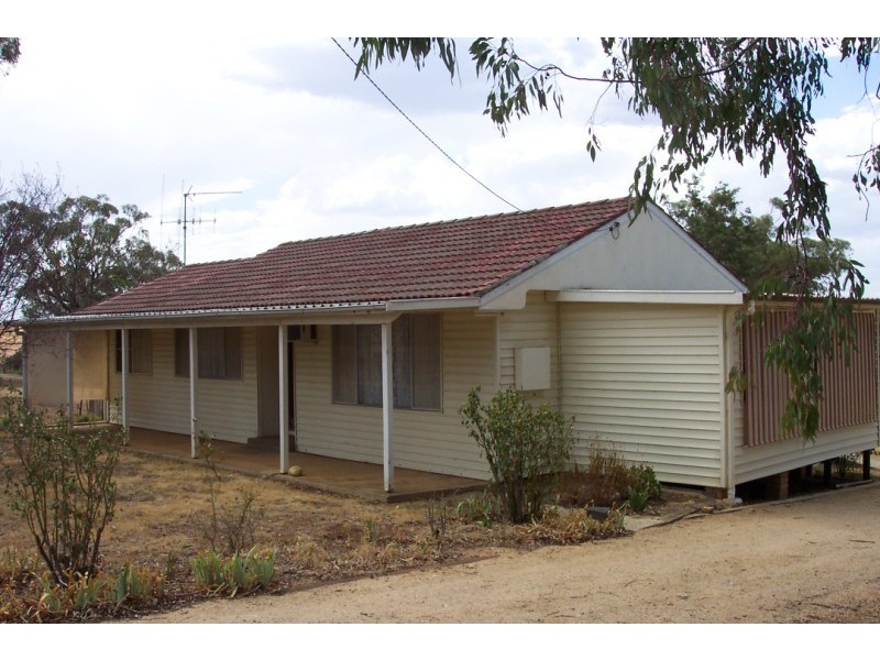 16 Carrington Street, Cowra NSW 2794