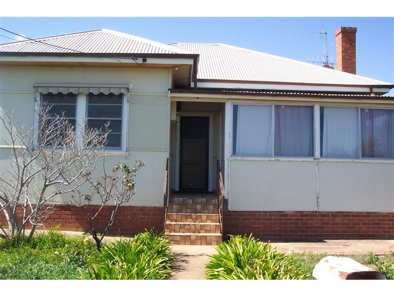45 Darling Avenue, Cowra NSW 2794