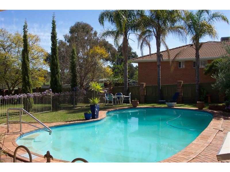 20 Taronga Drive, Cowra NSW 2794