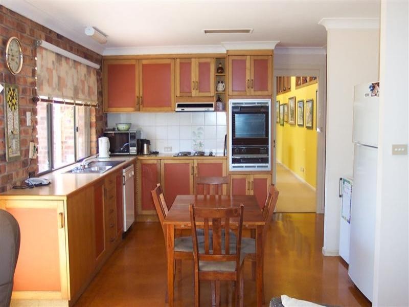 20 Taronga Drive, Cowra NSW 2794