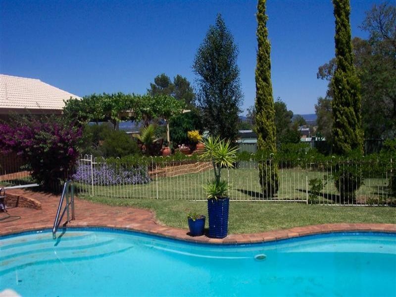 20 Taronga Drive, Cowra NSW 2794