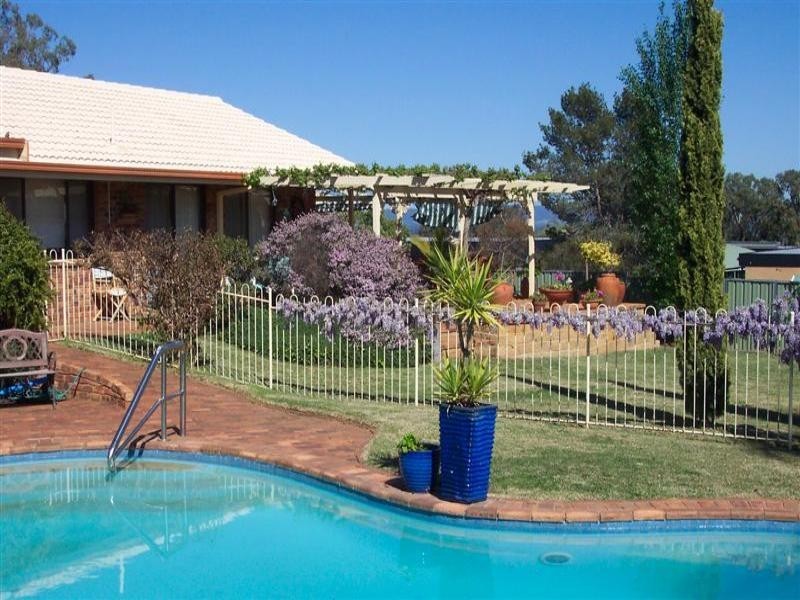 20 Taronga Drive, Cowra NSW 2794