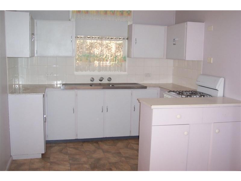 24 Eulo Street, Cowra NSW 2794