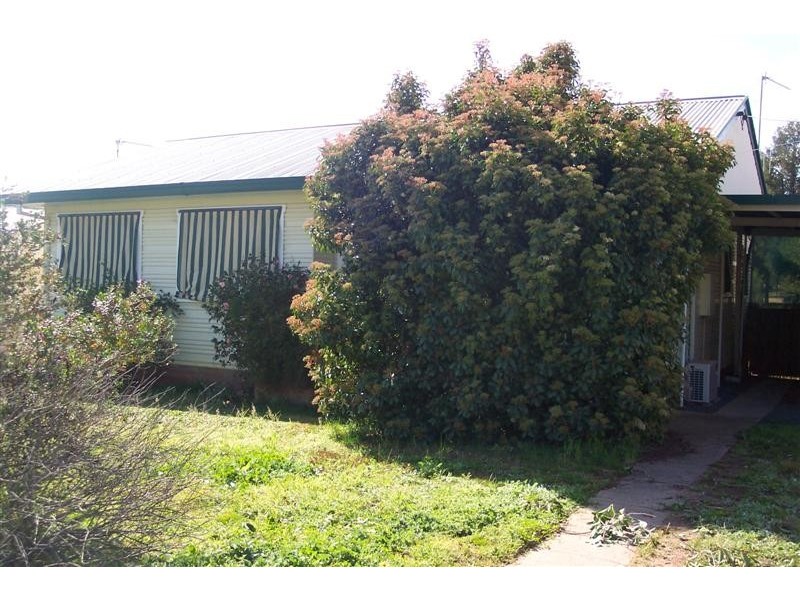 24 Eulo Street, Cowra NSW 2794