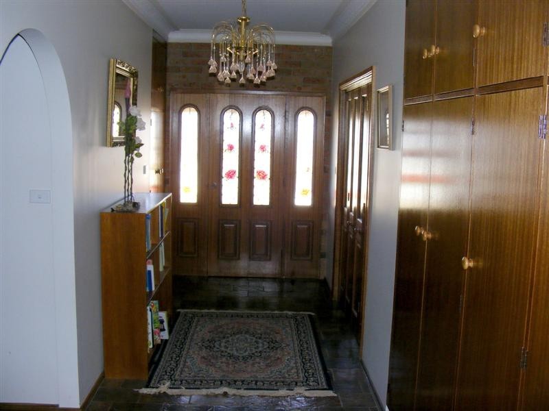 2 Eucalypt Close, Cowra NSW 2794