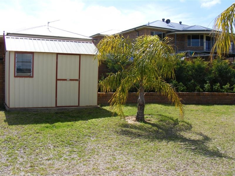 2 Eucalypt Close, Cowra NSW 2794