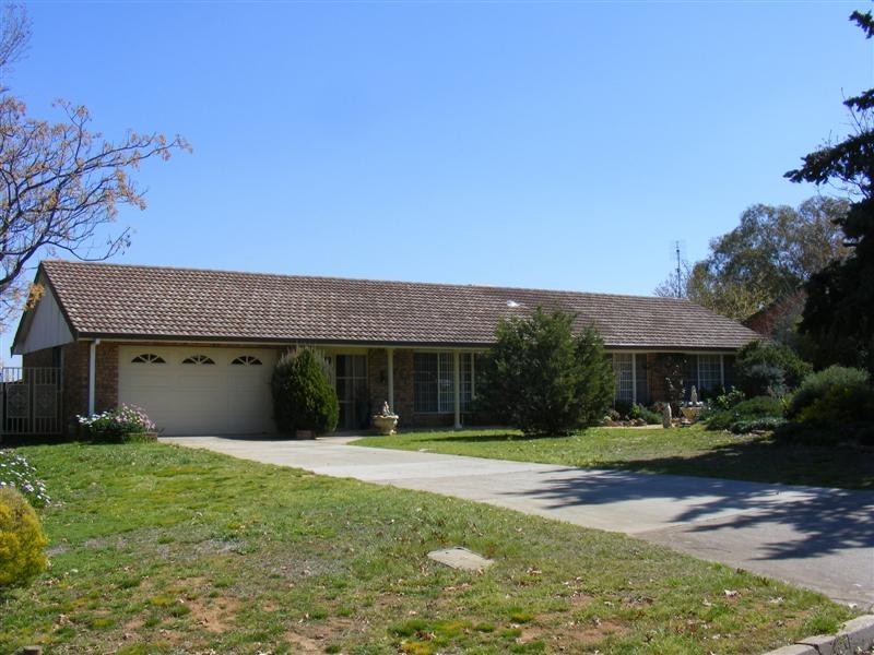 16 Flint Street, Cowra NSW 2794