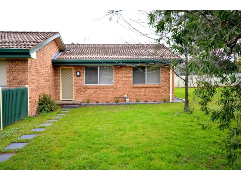 2/6 Cooyal Street, Cowra NSW 2794
