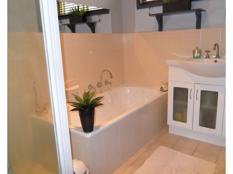 22 Chapman Street, Cowra NSW 2794