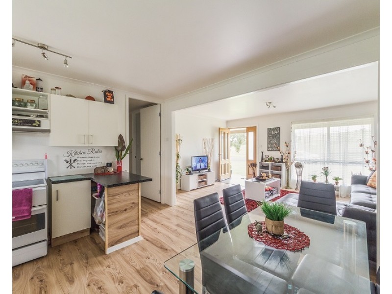 24 Pridham Street, Cowra NSW 2794