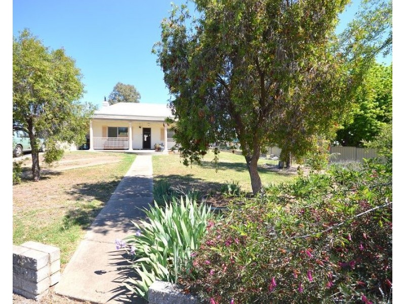 7 Neila Street, Cowra NSW 2794