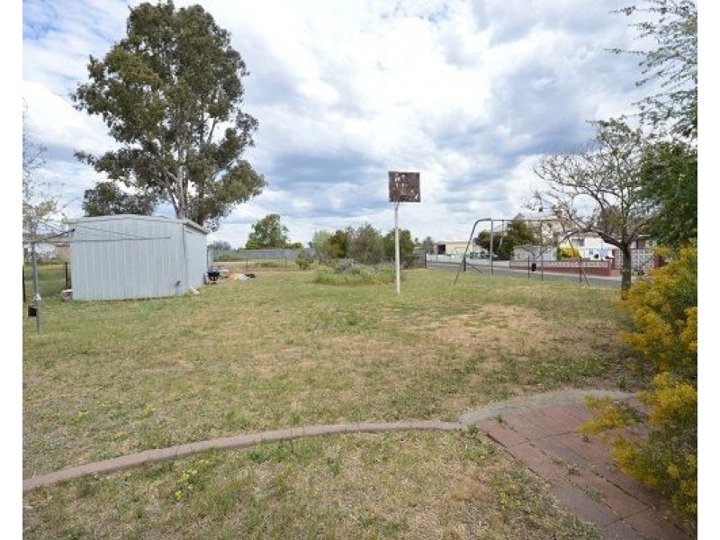 7 Neila Street, Cowra NSW 2794