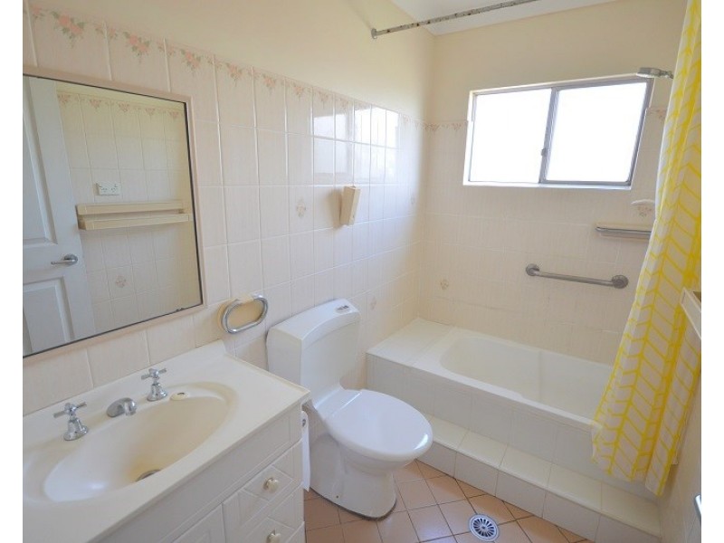 60 Lachlan Street, Cowra NSW 2794