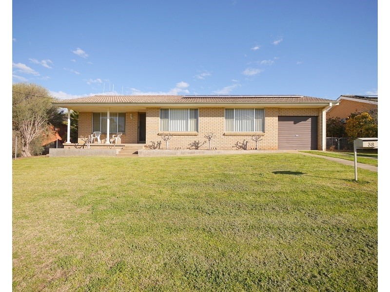 38 Lyall Street, Cowra NSW 2794