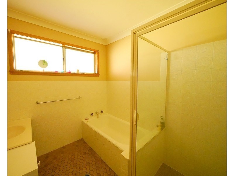 38 Lyall Street, Cowra NSW 2794