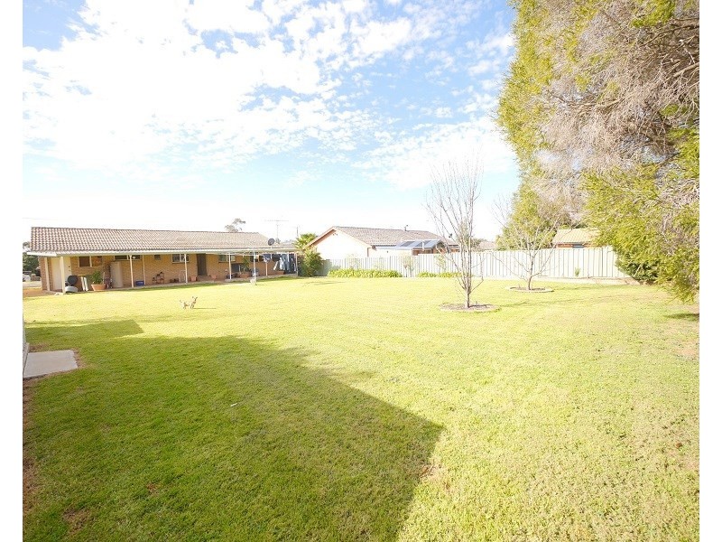 38 Lyall Street, Cowra NSW 2794
