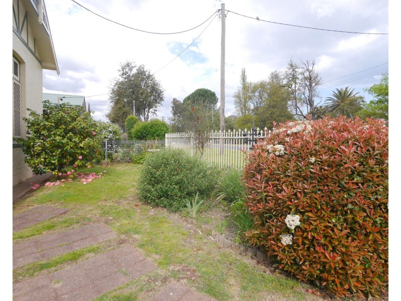 6 Denman Street, Cowra NSW 2794