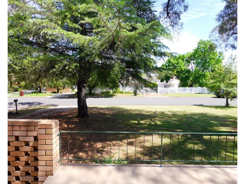 49 Newcombe Street, Cowra NSW 2794