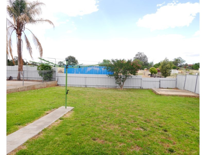 55 Grenfell Road, Cowra NSW 2794