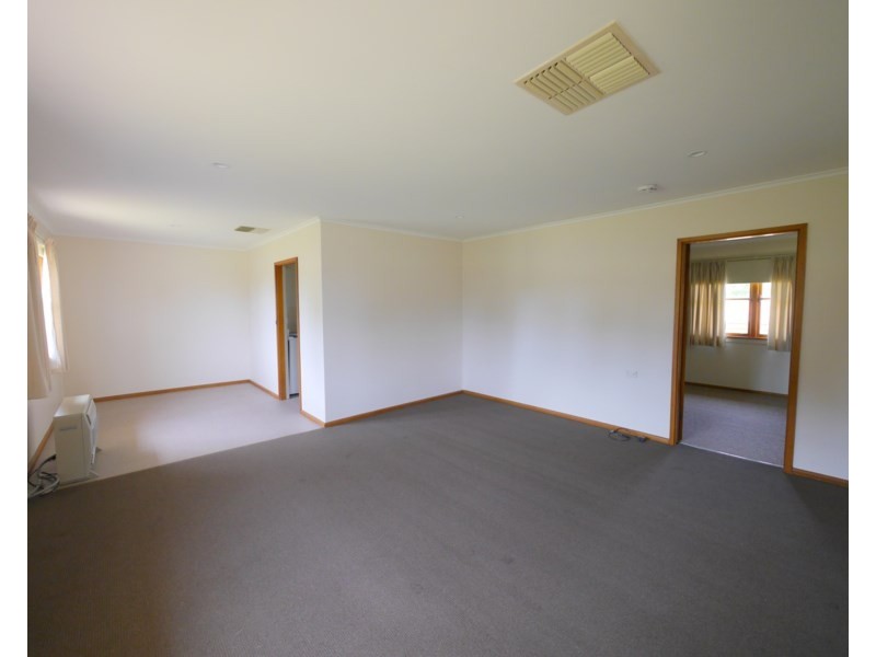 39 Macassar Street, Cowra NSW 2794