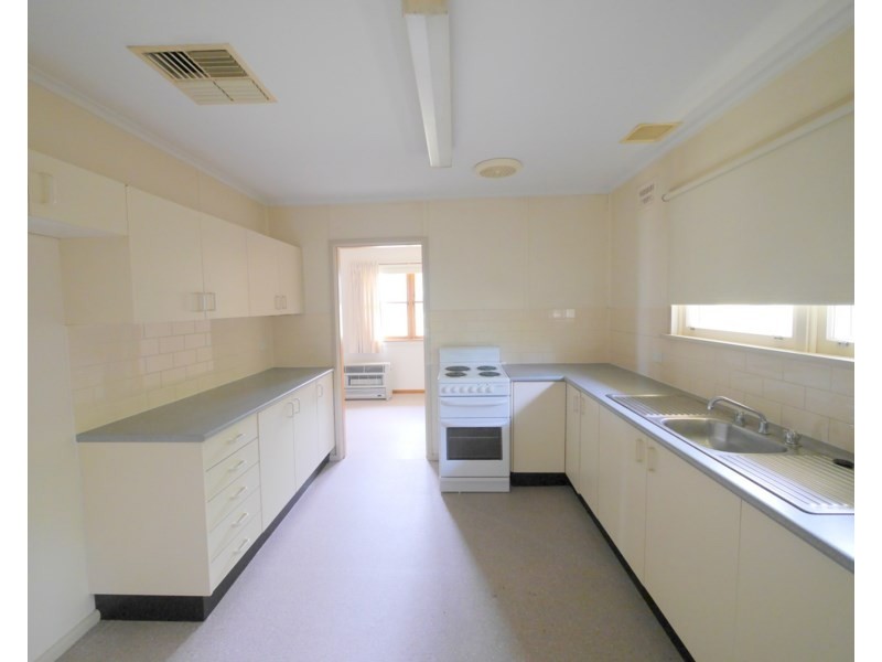 39 Macassar Street, Cowra NSW 2794