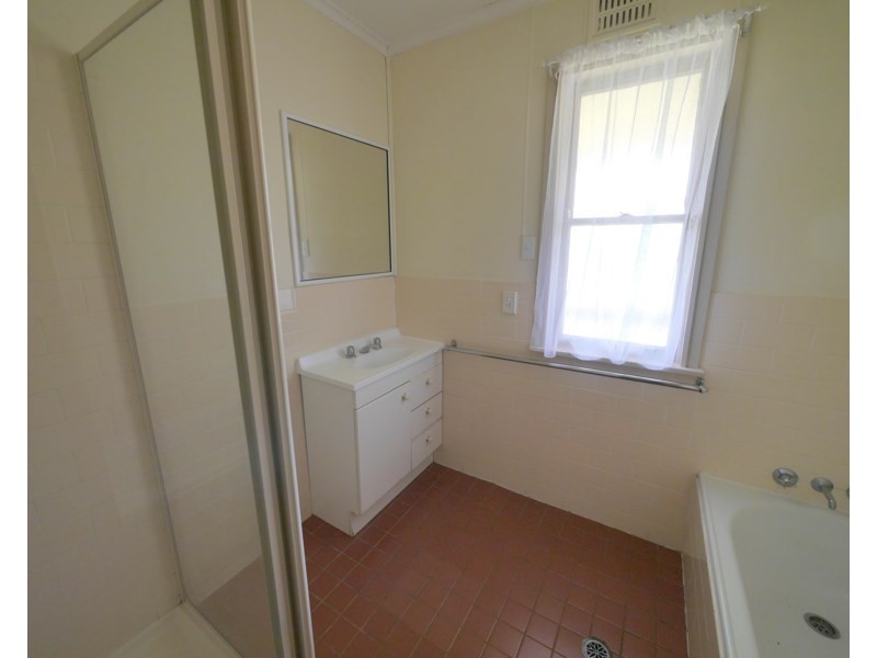 39 Macassar Street, Cowra NSW 2794