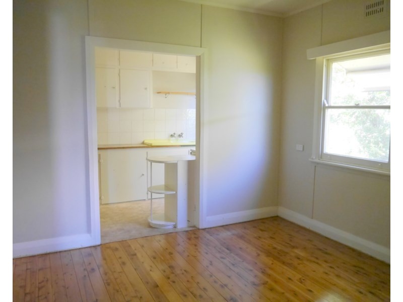 9 Nelson Street, Cowra NSW 2794