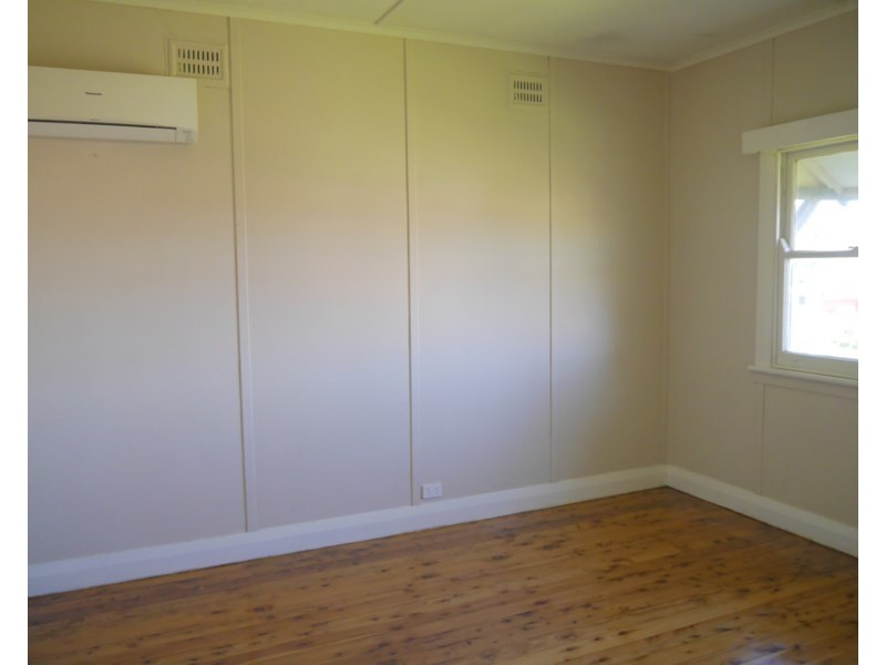 9 Nelson Street, Cowra NSW 2794