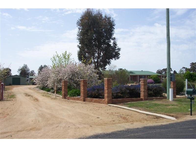 15 Valley View Road, Cowra NSW 2794