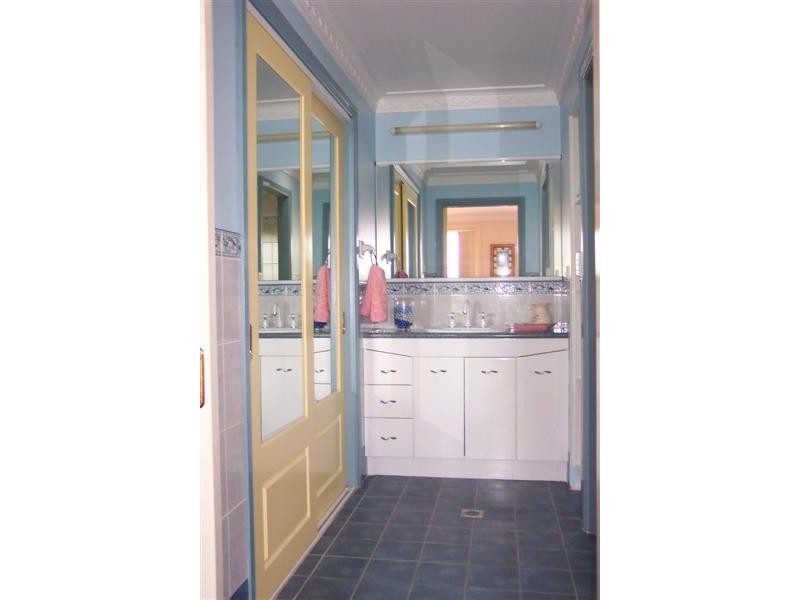 15 Valley View Road, Cowra NSW 2794