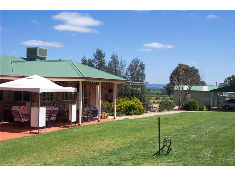 15 Valley View Road, Cowra NSW 2794