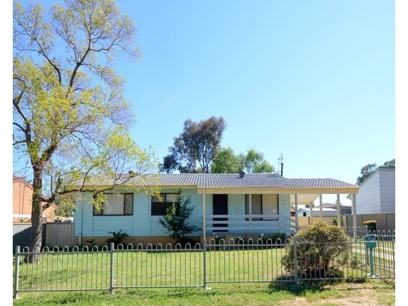 39 Jindalee Circuit, Cowra NSW 2794