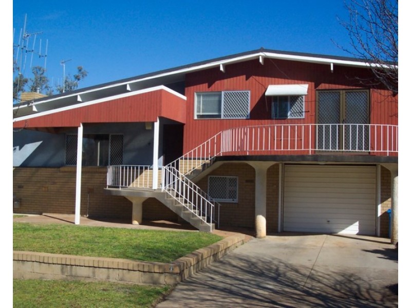 4 Brisbane Avenue, Cowra NSW 2794