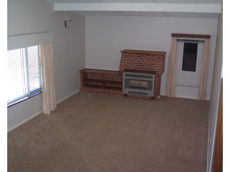 4 Brisbane Avenue, Cowra NSW 2794