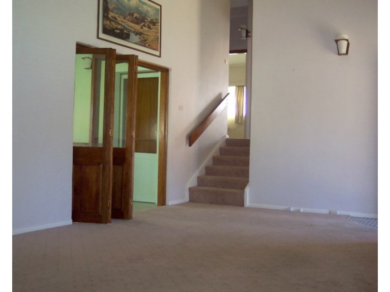 4 Brisbane Avenue, Cowra NSW 2794