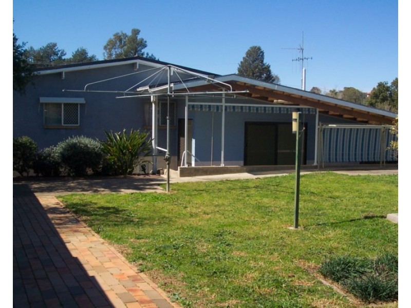 4 Brisbane Avenue, Cowra NSW 2794