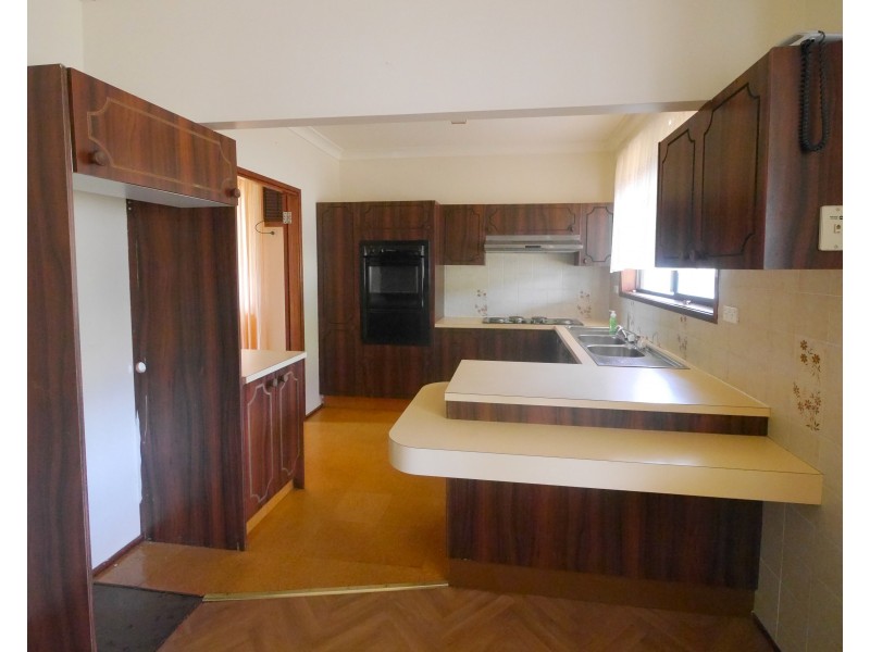 6 Lentara Street, Cowra NSW 2794