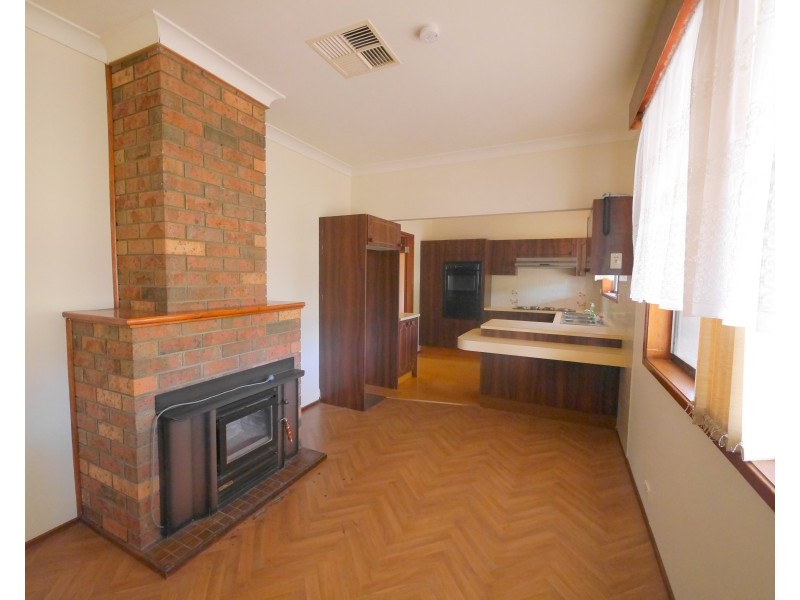 6 Lentara Street, Cowra NSW 2794