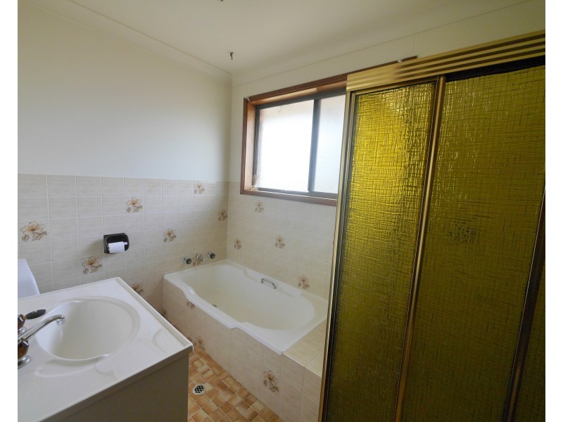 6 Lentara Street, Cowra NSW 2794